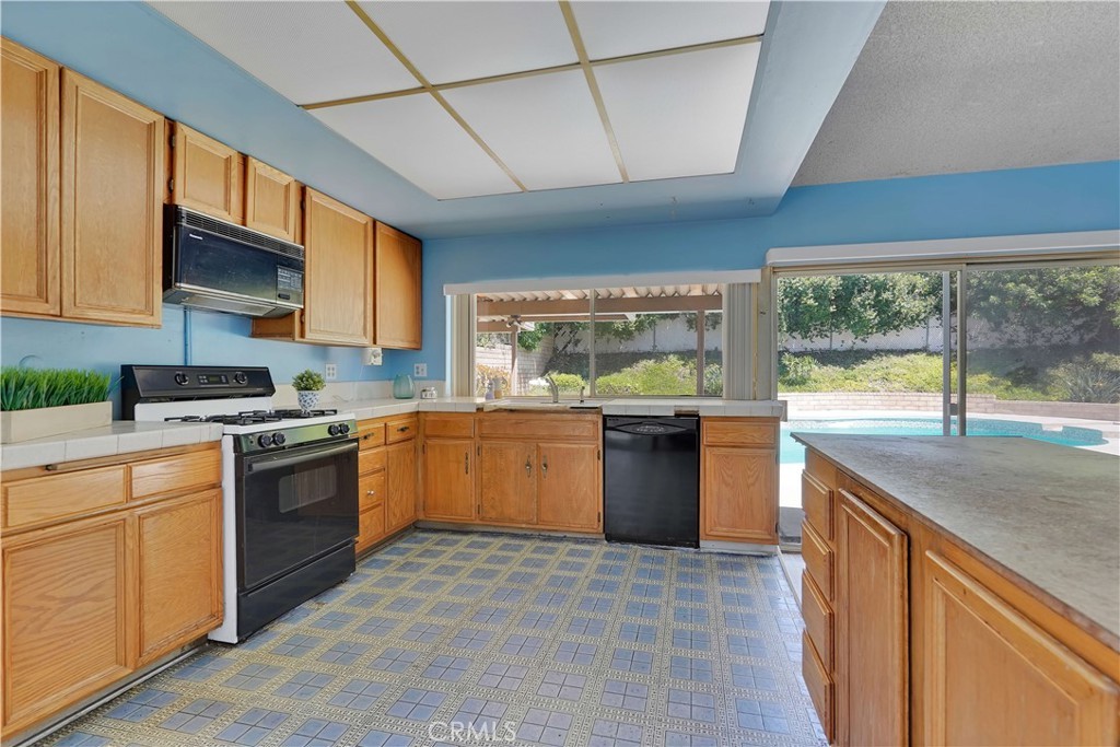 Original kitchen before the remodel