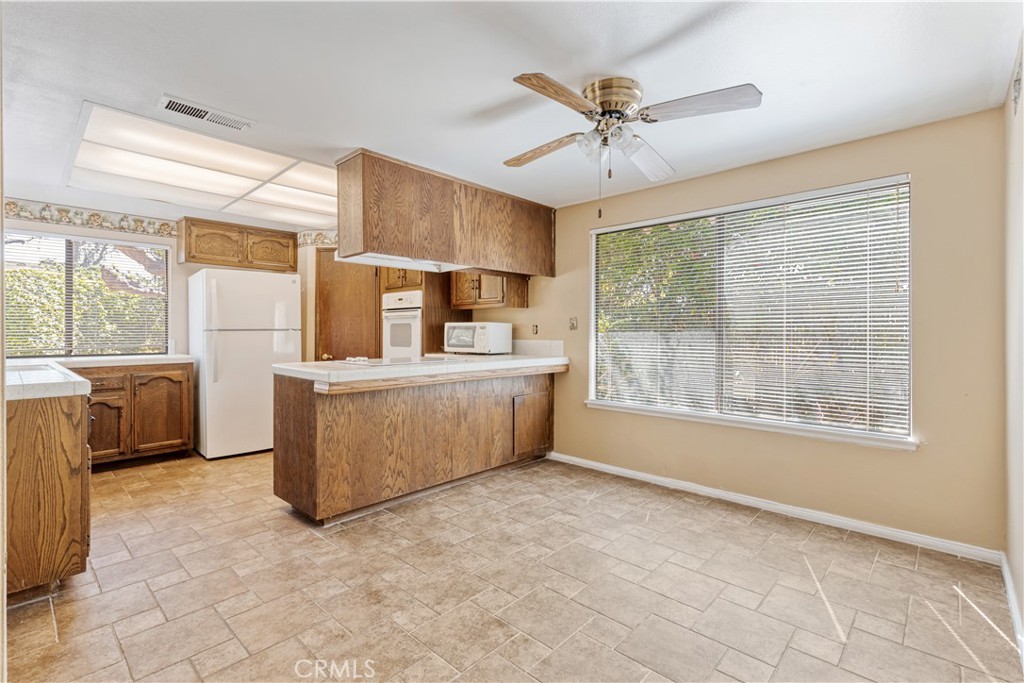 Original oak kitchen before the remodel